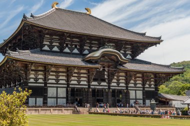 Nara / Japonya - 12 Mayıs 2018: Todaiji Tapınağı, Nara 'nın simgesi ve Japonya' nın en ünlü ve tarihsel olarak önemli Budist tapınaklarından biri.