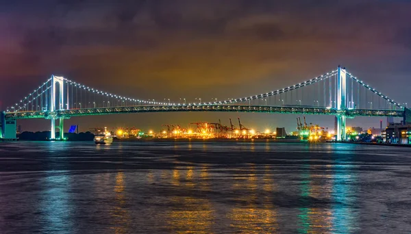 Regnbågsbron Färgglatt Belyst Natten Och Sträcker Sig Över Tokyo Bay — Stockfoto