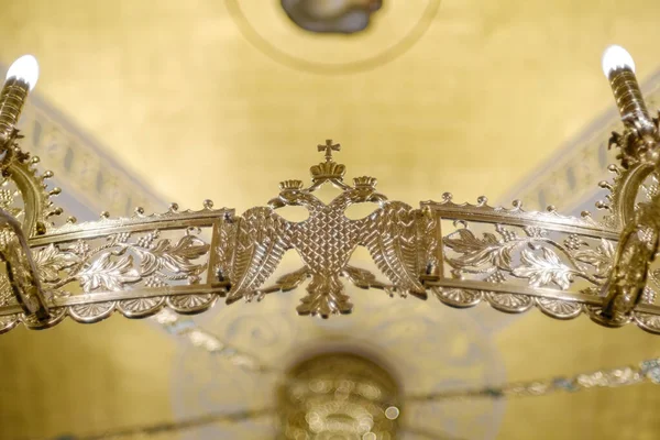 Belgrado Serbia Junio 2019 Enorme Lámpara Araña Oro Cripta Iglesia — Foto de Stock