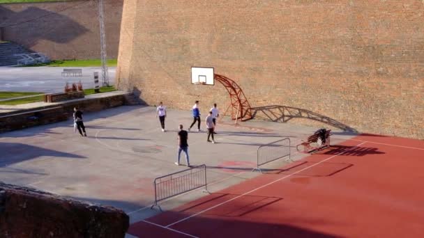 Belgrado Sérvia Fevereiro 2020 Adolescente Marcando Pontos Durante Jogo Basquete — Vídeo de Stock