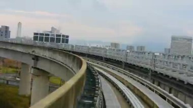 Kobe / Japonya - 11 Kasım 2017: Port Island Hattı 'nın zaman aşımı, Port Liner, Kobe, Japonya' da şehir otomatikleştirilmiş kılavuz geçiş yolu sistemi