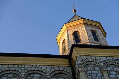 Mala Remeta Manastırı, Sırbistan 'ın kuzeyindeki Voyvodina eyaletindeki Fruska Gora Dağı' ndaki Sırp Ortodoks manastırı, 13. yüzyılda inşa edildi.