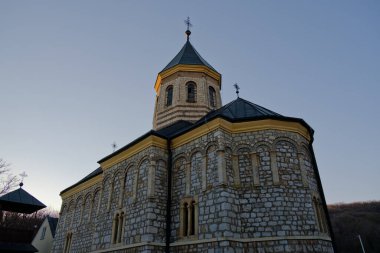 Mala Remeta Manastırı, Sırbistan 'ın kuzeyindeki Voyvodina eyaletindeki Fruska Gora Dağı' ndaki Sırp Ortodoks manastırı, 13. yüzyılda inşa edildi.