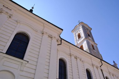 Vrdnik-Ravanica Manastırı ve Sırbistan 'ın kuzeyindeki Voyvodina eyaletindeki Fruska Gora dağındaki Sırp Ortodoks manastırı