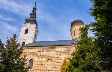 Sisatovac Manastırı ve Sırp Ortodoks manastırı 13. yüzyılda Sırbistan 'ın Voyvodina' nın Srem bölgesinde inşa edildi