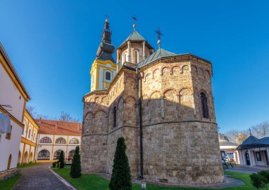 Privina Glava Manastırı ve Sırbistan 'ın Voyvodina kentindeki Fruska Gora Dağı üzerindeki Sırp Ortodoks manastırı
