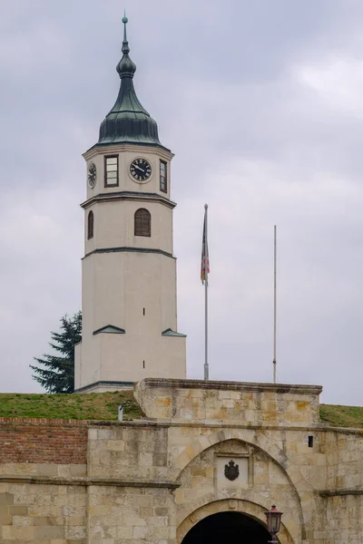Πύργος Ρολογιού Sahat Kula Του Φρουρίου Του Βελιγραδίου Στο Πάρκο — Φωτογραφία Αρχείου