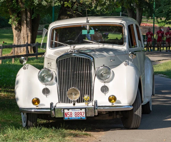 Belgrad Serbien September 2016 Weiße Oldtimer Limousine Mit Illinois Kennzeichen — Stockfoto