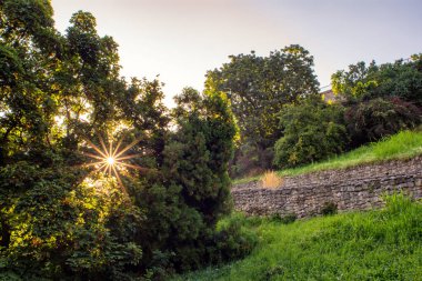 Belgrad 'ın başkenti Belgrad' daki Kalemegdan parkında Tarihi Belgrad Kalesi 'nin kalıntıları