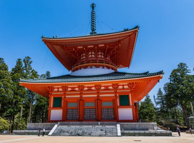 Koya, Wakayama Bölgesi / Japonya - 29 Nisan 2018: Danjo Garan Budist Tapınağı kompleksi Koyasan, Japonya