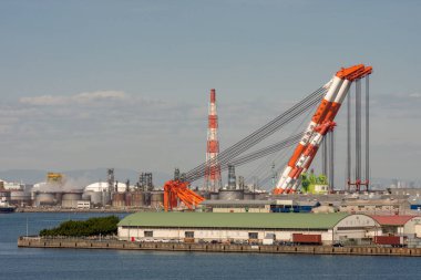 Osaka / Japonya - 23 Mart 2018: Japonya 'nın ana limanı Osaka Limanı' ndaki konteyner terminali