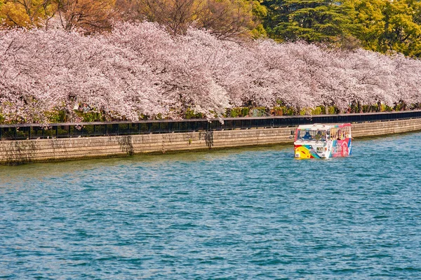 Osaka Japón Marzo 2018 Barco Turístico Navegando Por Río Con —  Fotos de Stock