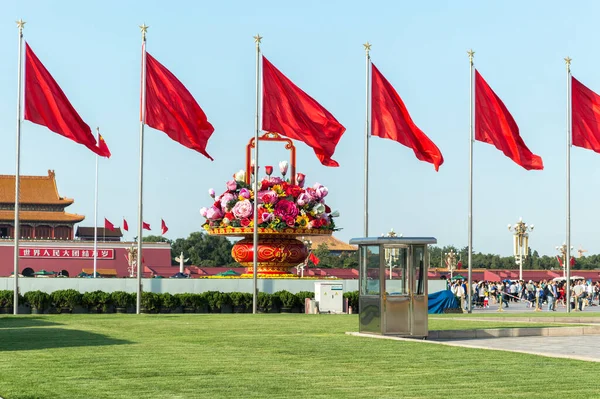 Beijing China September 2014 Rode Spandoeken Ontvouwd Wind Het Tiananmen — Stockfoto