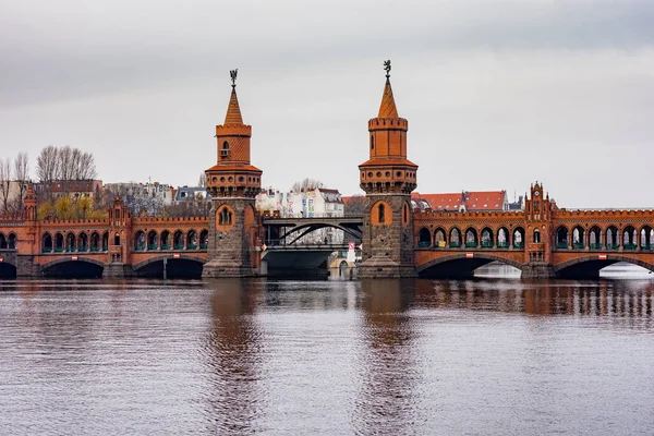 Βερολίνο Γερμανία Φεβρουαρίου 2017 Γέφυρα Oberbaum Oberbaumbrucke Ορόσημο Του Βερολίνου — Φωτογραφία Αρχείου