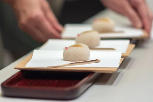 Kelinci Wagashi Mooncake Permen Tradisional Jepang Disajikan Dengan Teh Selama — Stok Foto