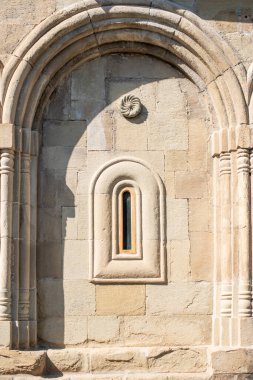 Samtavro Dönüşüm Kilisesi, Gürcistan Ortodoks Hıristiyan manastırı kompleksi ve 31 Ağustos 2025 'te Mtskheta, Gürcistan' daki UNESCO Dünya Mirası sahasındaki ön yardım detayları