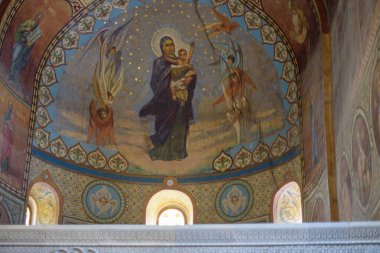 31 Ağustos 2025 'te Gürcistan' ın Mtskheta kenti yakınlarındaki Gürcistan Ortodoks Kilisesi 'nin ortaçağ manastırı olan Shio-Mgvime Manastırı' nın içinde