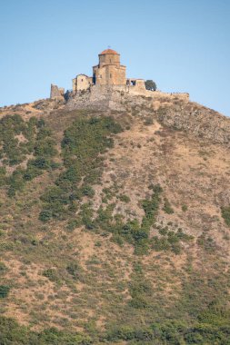 Jvari Manastırı, 6. yüzyıl Gürcistan Ortodoks Hıristiyan manastırı ve Doğu Gürcistan 'daki Mtskheta yakınlarındaki UNESCO Dünya Mirası sahası, Tiflis' in kuzeyi.