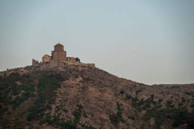 Jvari Manastırı, 6. yüzyıl Gürcistan Ortodoks Hıristiyan manastırı ve Doğu Gürcistan 'daki Mtskheta yakınlarındaki UNESCO Dünya Mirası sahası, Tiflis' in kuzeyi.