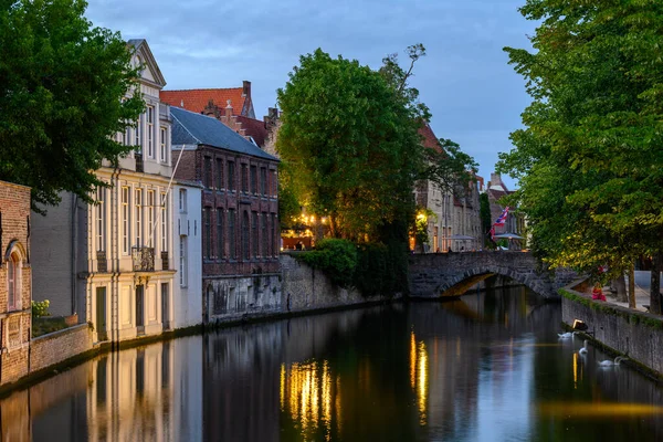 17 Temmuz 2025 'te Belçika' nın West Flanders kentindeki Tarihi Ortaçağ ve UNESCO Dünya Kültür Mirası sahasının akşam manzarası