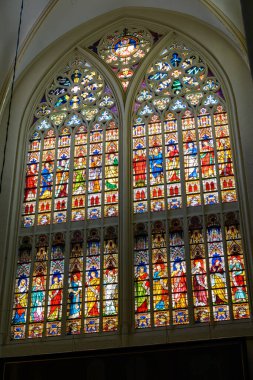 Belçika 'nın Bruges kentindeki Saint Salvator Katedrali' nin ana Roma Katolik Gotik Kilisesi 'nin camları 17 Temmuz 2025' te kirlendi.