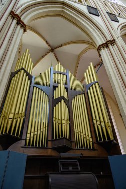 Belçika 'nın Bruges kentindeki Saint Salvator Katedrali' nin ana Roma Katolik Gotik Kilisesi 'nin Organı, 17 Temmuz 2025