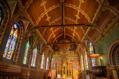 Kutsal Kan Bazilikası 'nın içinde, 17 Temmuz 2025' te Belçika 'nın Bruges şehrinde, Haçlılar tarafından Kutsal Topraklar' dan getirilen ve Arimathealı Yusuf tarafından toplanan İsa 'nın Kutsal Kanının bir kalıntısı bulunmaktadır.