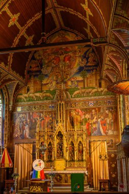 Kutsal Kan Bazilikası 'nın içinde, 17 Temmuz 2025' te Belçika 'nın Bruges şehrinde, Haçlılar tarafından Kutsal Topraklar' dan getirilen ve Arimathealı Yusuf tarafından toplanan İsa 'nın Kutsal Kanının bir kalıntısı bulunmaktadır.