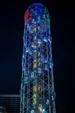 6 Ağustos 2025 'te Gürcistan' ın başkenti Batumi 'de 33 harf içeren 130 metre yüksekliğindeki alfabetik kule.