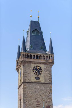 Çek Cumhuriyeti 'nin başkenti Prag' daki Staromestske namesti tarihi meydanında 3 Temmuz 2025 'te eski belediye binası.