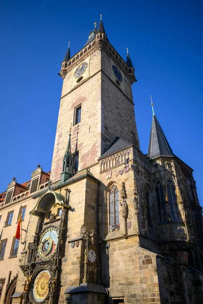 Çek Cumhuriyeti 'nin başkenti Prag' daki Staromestske namesti tarihi meydanında 4 Şubat 2025 'te eski belediye binası.