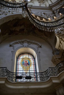 Çek Cumhuriyeti 'nin Prag kentindeki Eski Kasaba meydanındaki Aziz Nicholas Çekoslovak Hussite Kilisesi' nin iç mekanı.