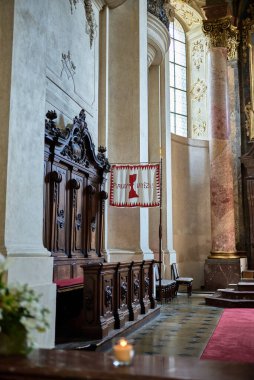 Çek Cumhuriyeti 'nin Prag kentindeki Eski Kasaba meydanındaki Aziz Nicholas Çekoslovak Hussite Kilisesi' nin iç mekanı.