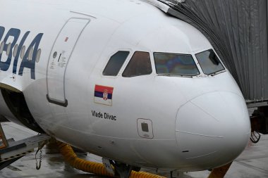 Sırbistan 'ın başkenti Belgrad' daki Nikola Tesla Havalimanı 'ndaki Air Serbia Vlade Divac uçak kokpitinin 8 Ocak 2024 tarihli yakın görüntüsü