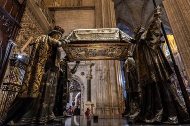 Christopher Columbus 'un Mezarı 7 Aralık 2022' de İspanya 'nın Seville şehrinde Seville, Endülüs' teki Saint Mary Katedrali 'nde yer almaktadır.