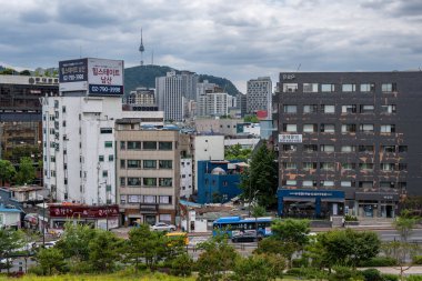 14 Haziran 2022 'de Güney Kore' nin başkenti Seul 'ün panoramik şehir manzarası