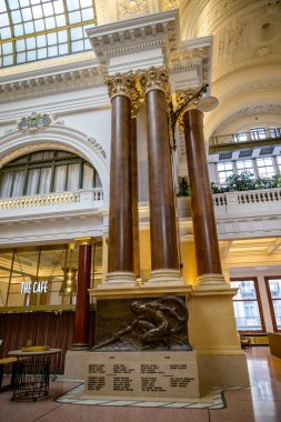 Bourse Beurs eski Brüksel Borsa Binası, şu anda Belçika Bira Dünyası Müzesi Brüksel 'in merkezindeki Place de la Bours Beursplein Meydanı, Belçika 15 Temmuz 2025