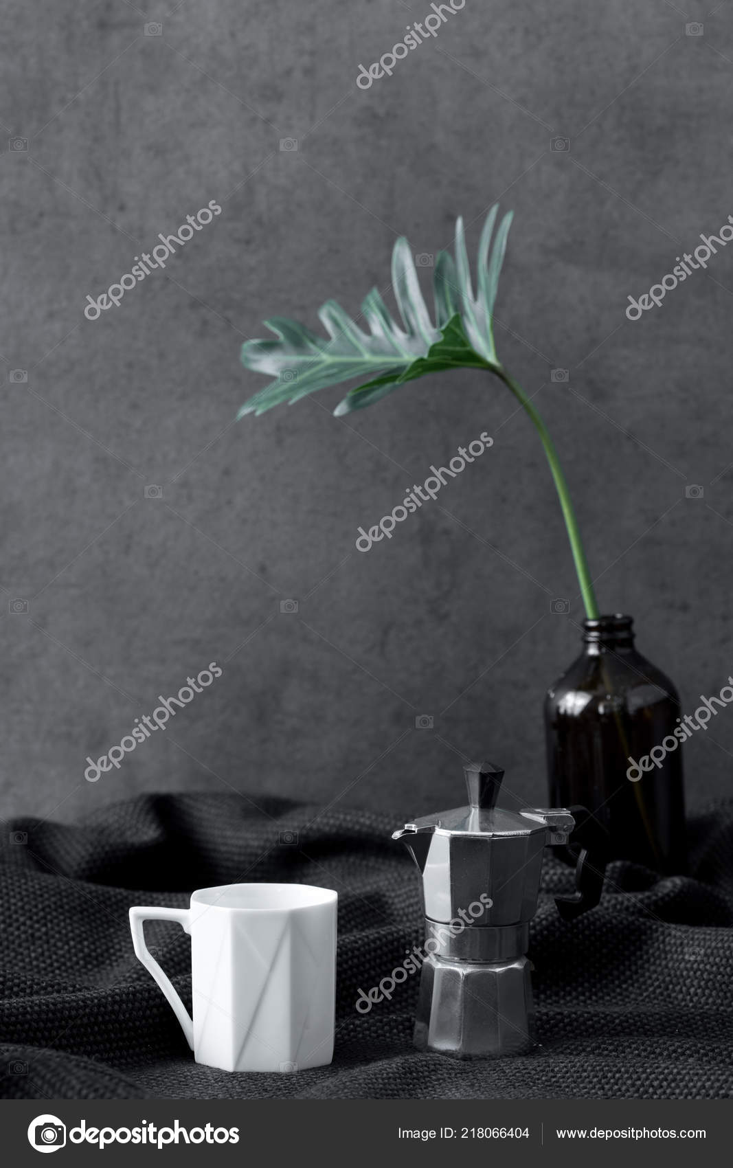 Moka Pot Coffee Grinder Mill Espresso Maker Vintage Machine Style — Stock Photo
