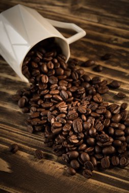 Kahve çekirdekleri güzel kokuyor. Sabah uyanmak için içiyorlar.