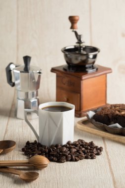 kahve fincanı ve fasulye kahve pot vintage tarzı arka plan ile