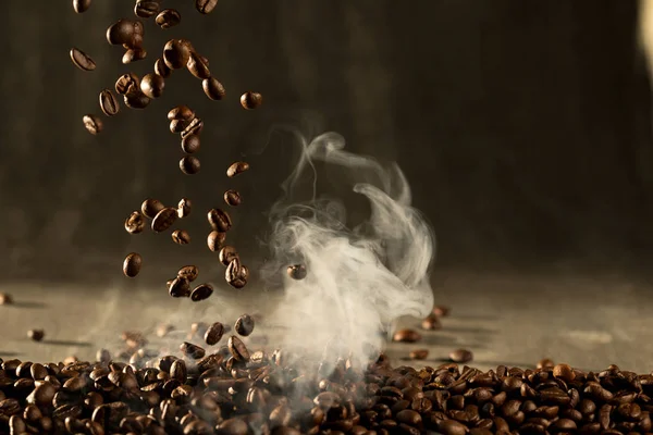 Kaffeebohnen Der Nähe Aroma Geruch Mit Dampf Rauch Trinken Der — Stockfoto