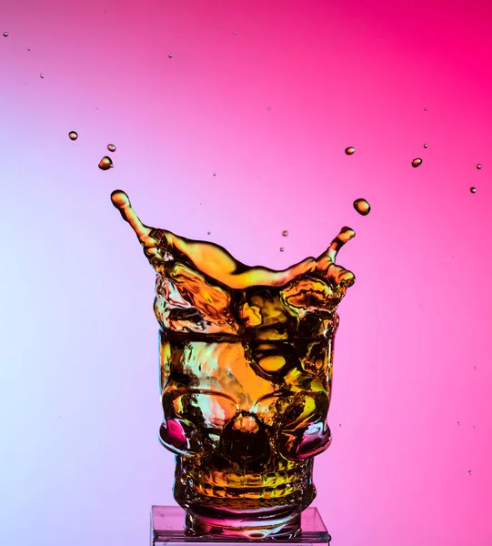 Alkohol Likőr Whisky Oka Baleset Splash Tiszta Üveg Éjszakai Élet — Stock Fotó