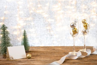 Yeni yıl partisi hediye mevcut kopya alan arka plan tebrik kartı ile zaman mutlu özel günlerinde kutlamak Noel