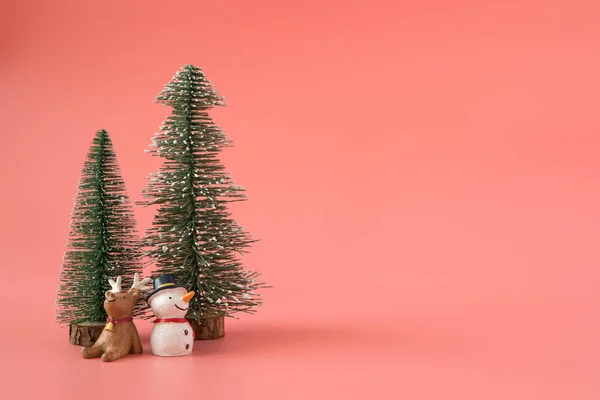 Jul Nyår Med Gåva Närvarande Tall Träd Bakgrund Fira Tid — Stockfoto