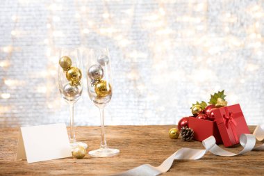 Yeni yıl partisi hediye mevcut kopya alan arka plan tebrik kartı ile zaman mutlu özel günlerinde kutlamak Noel