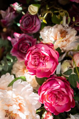 gül çiçeği aşk yıldönümü sevgililer arka plan tebrik kartı doğal