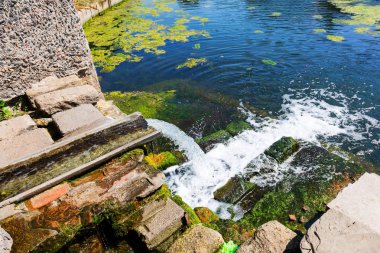 Su kirliliği. Atıksu. Çevre kirliliği. Kimyasal ve biyolojik kirlenme. Çevre felaketi.