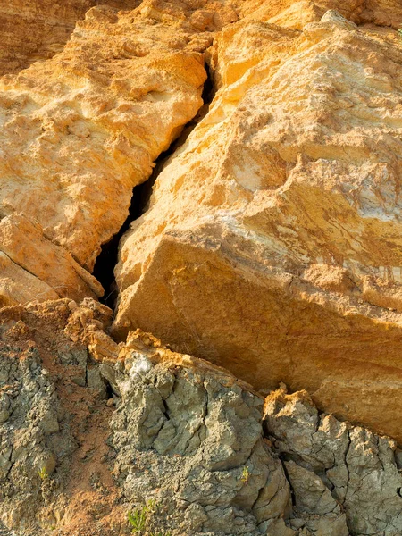 Wüstenlandschaft Mit Mehrfarbigen Gelben Grünen Und Blauen Tonablagerungen Von Mineralien — Stockfoto