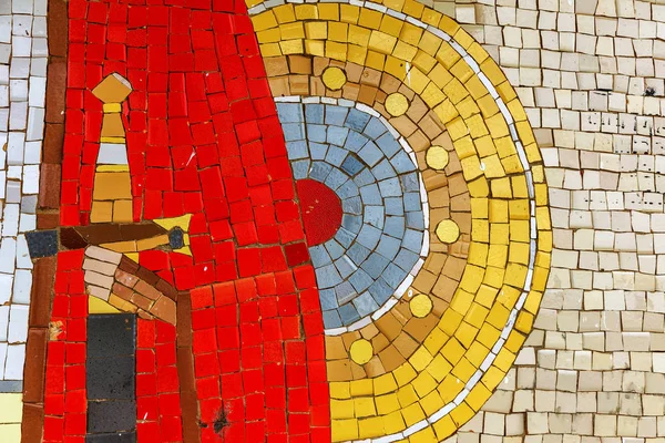 详细的一个美丽的老摇摇欲坠的抽象陶瓷马赛克装饰建筑 威尼斯马赛克作为装饰的背景 选择性对焦 抽象模式 抽象马赛克彩色陶瓷石 — 图库照片