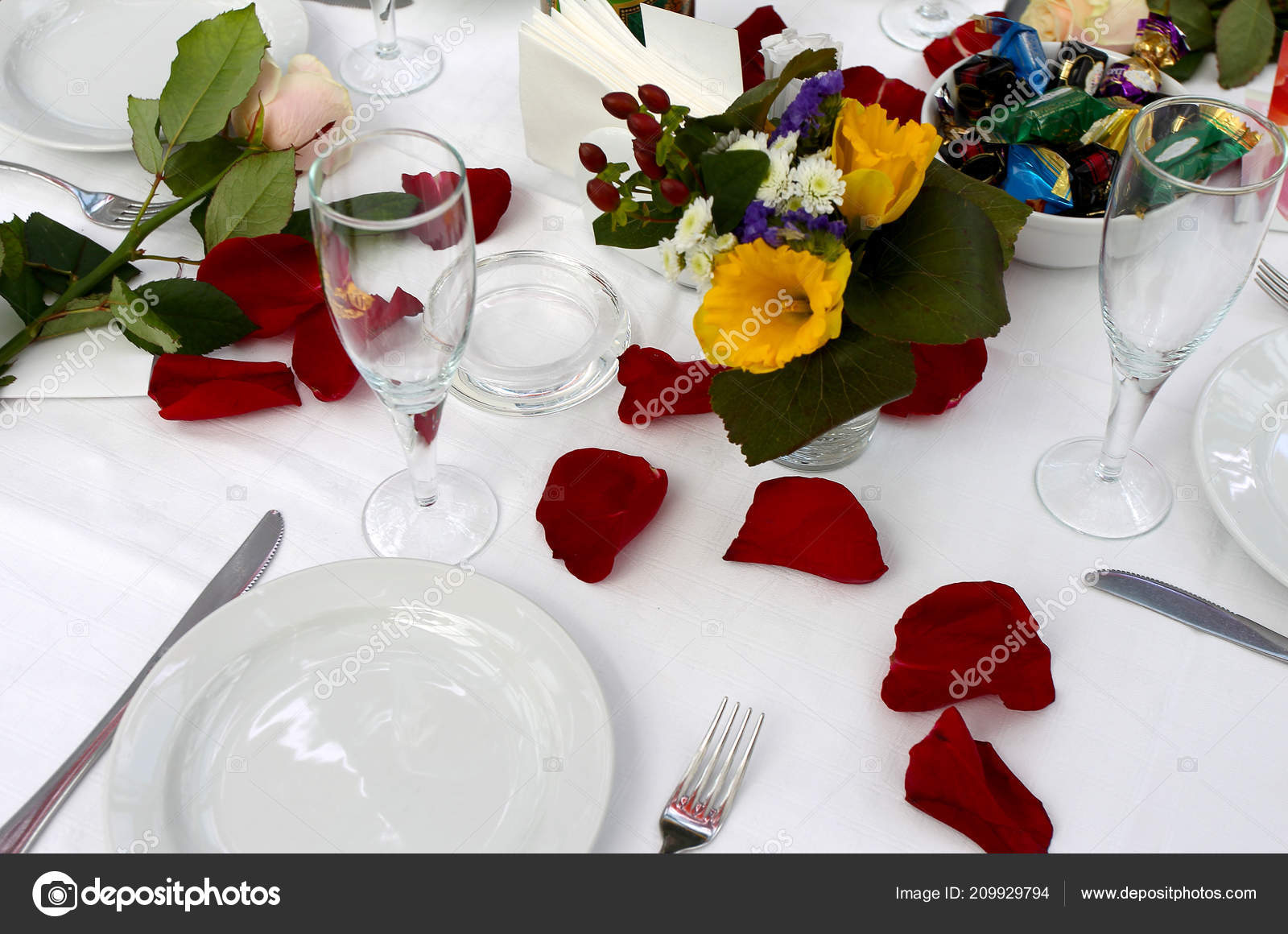 Dish Wine Glasses Cutlery Table Tableclot Red Rose Petals